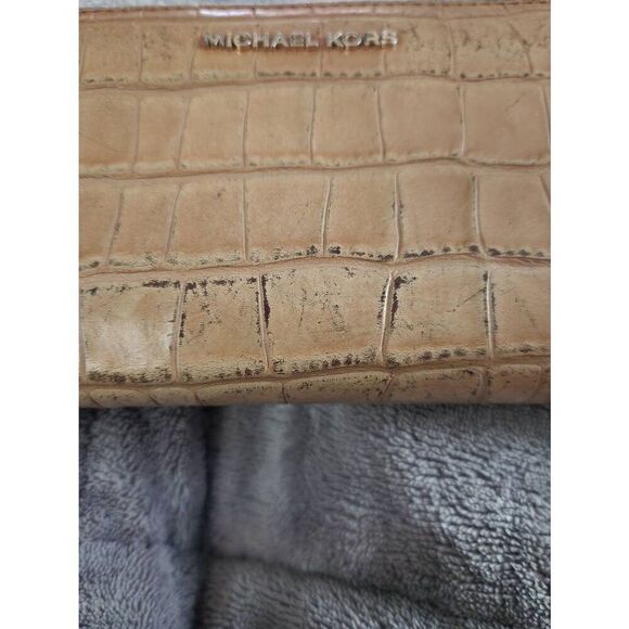 Michael Kors Jet Set Travel Large Continental Wristlet (Camel). - Picture 10 of 13